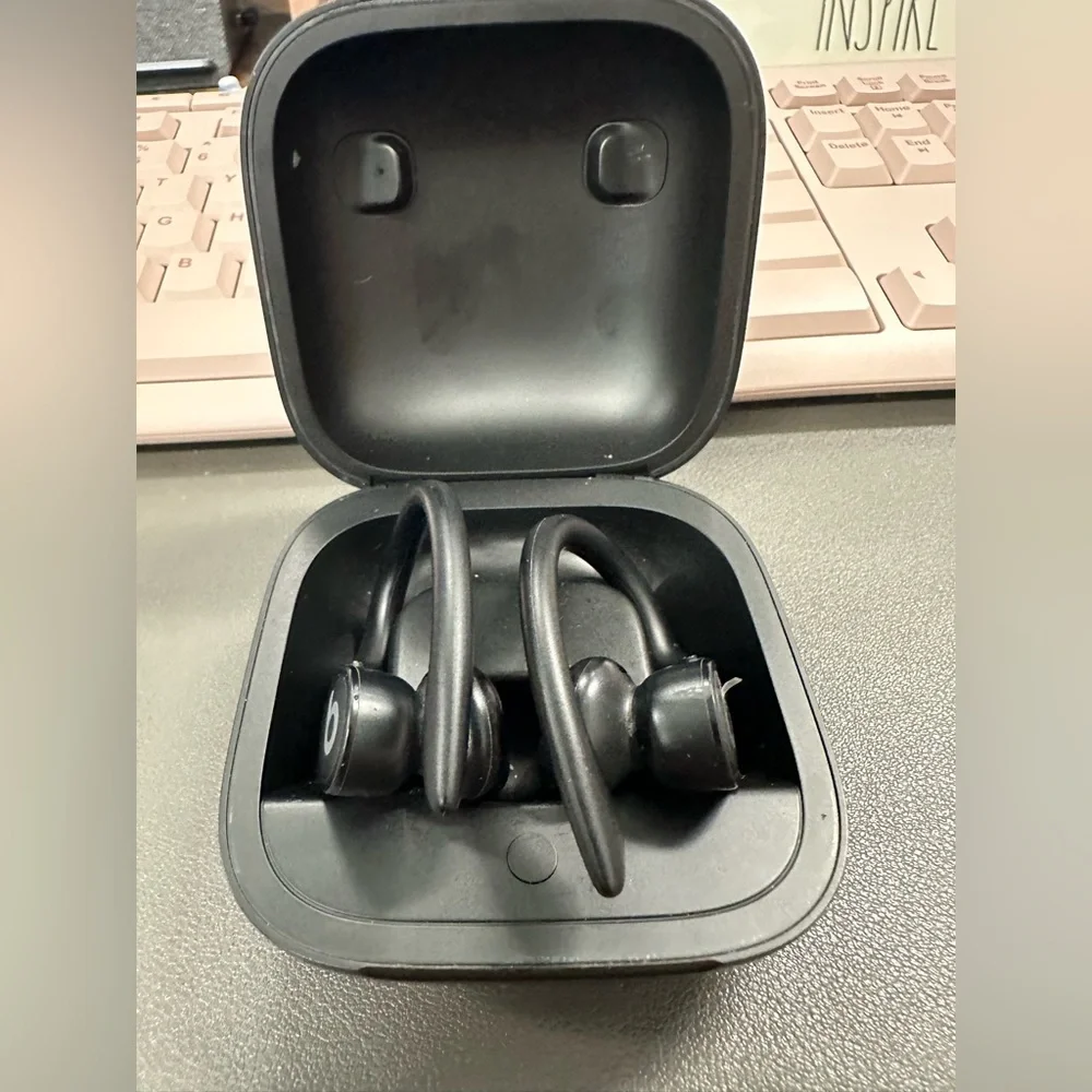 Beats by Dre Powerbeats Wireless Earbuds in Black with Charging Case - Picture 1 of 9
